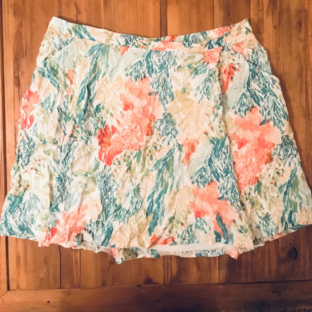 Old Navy Floral Circle skirt with POCKETS!